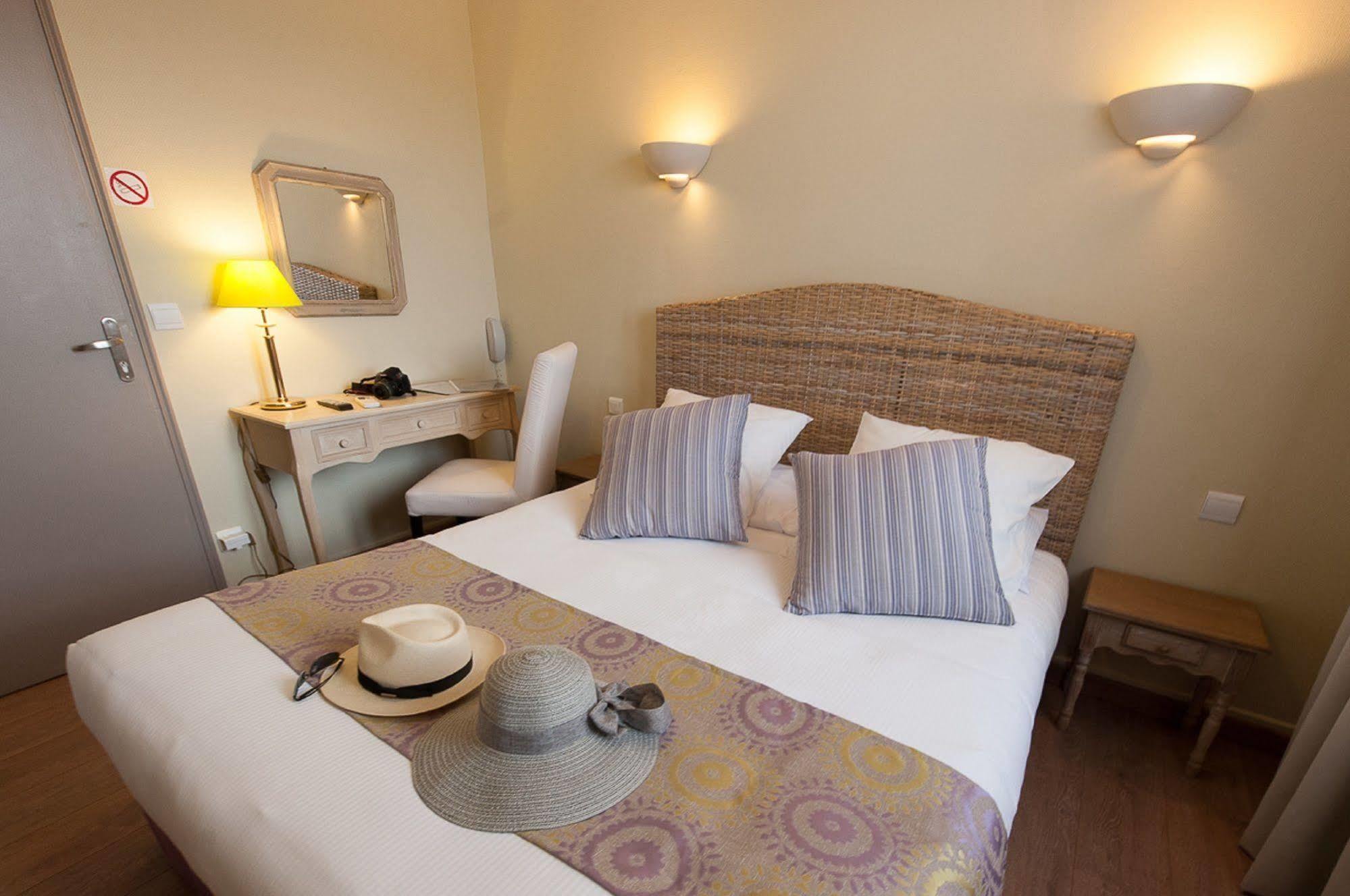 Hotel Sainte Anne - Apt Esterno foto